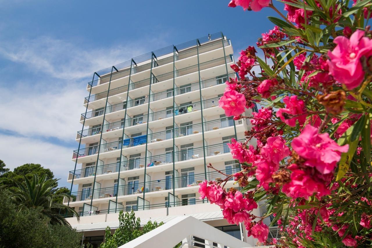 Bluesun Hotel Neptun Tučepi エクステリア 写真
